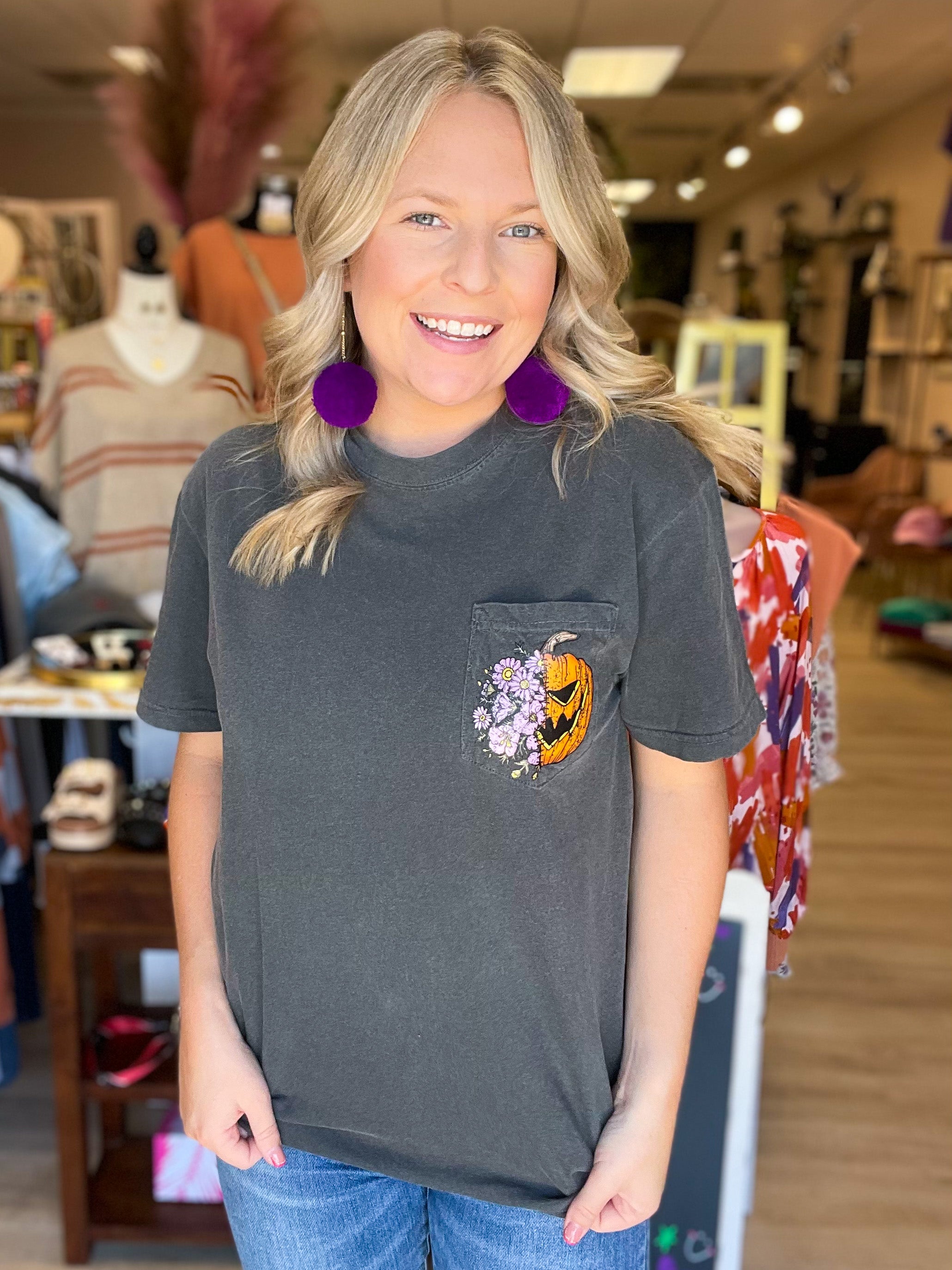 charcoal tee with floral pumpkin